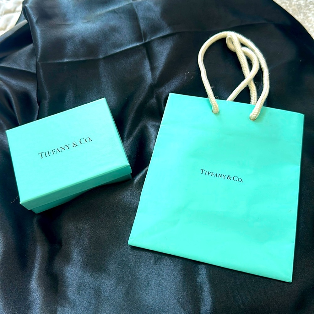 TIFFANY & CO. Box and bag